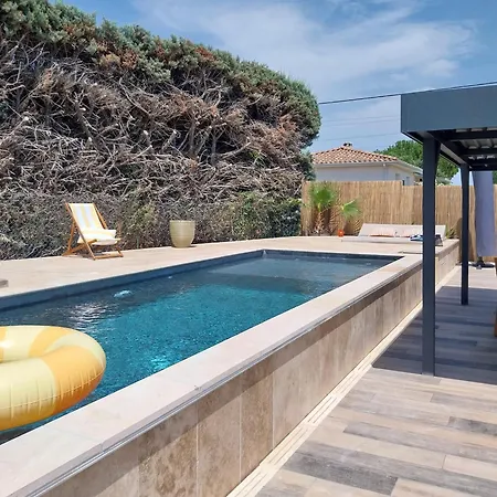 Les brézines Piscine, Terrasse&Boules