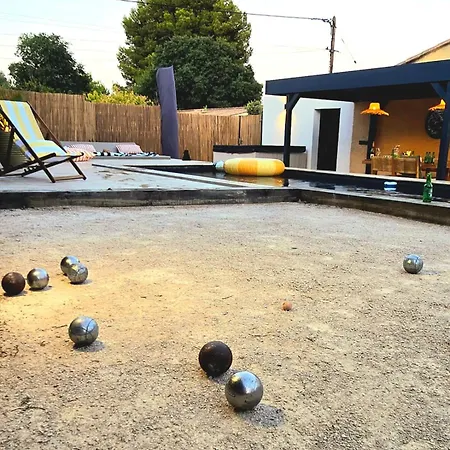 Les Brezines Piscine, Terrasse & Boules Vakantiehuis *