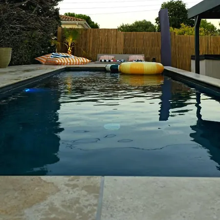 Σπίτι διακοπών Les Brezines Piscine, Terrasse & Boules *