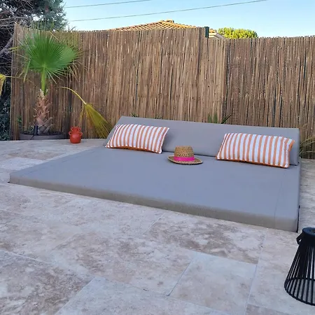 Les Brezines Piscine, Terrasse & Boules Mus