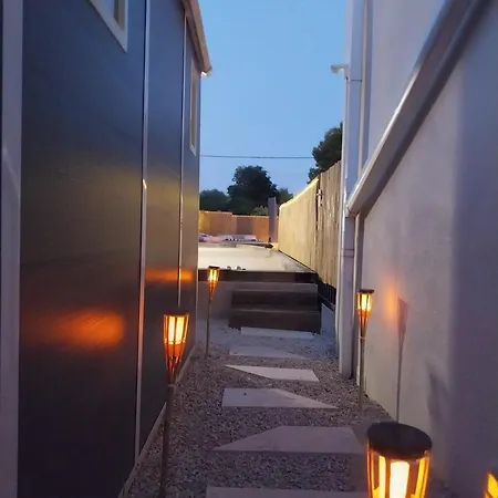 Les brézines Piscine, Terrasse&Boules