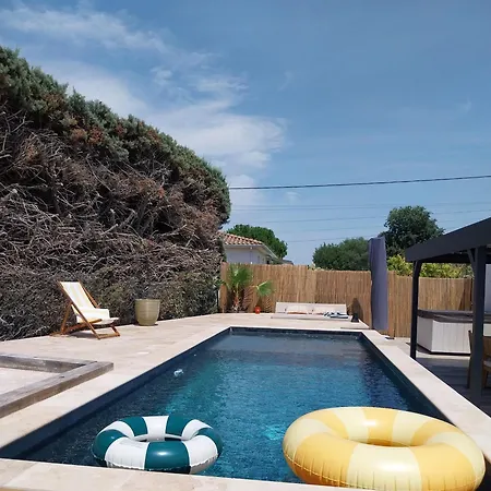 Hébergement de vacances Les brézines Piscine, Terrasse&Boules *