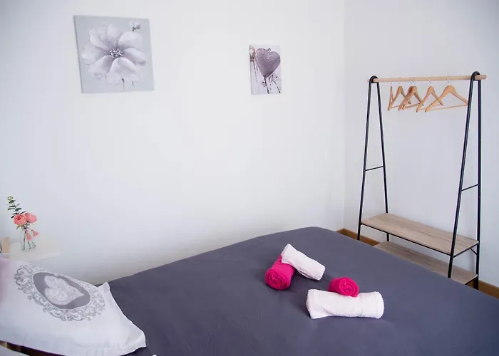 Les Brezines Piscine, Terrasse & Boules Mus