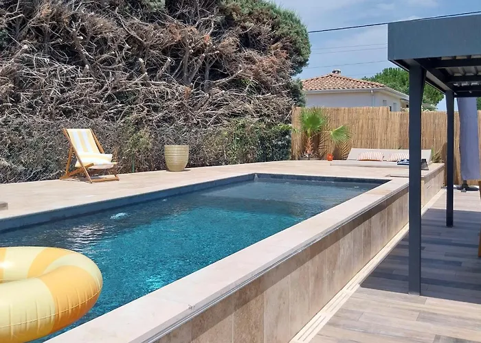 Les Brezines Piscine, Terrasse & Boules