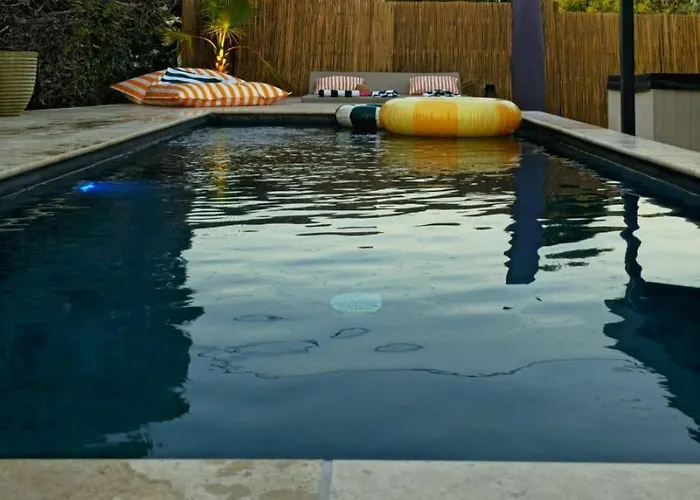 펜션 Les Brezines Piscine, Terrasse & Boules *